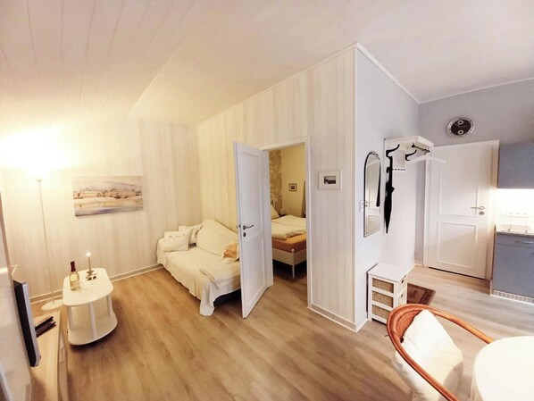 1 bedroom, travel crib, bed sheets - Separate guest cottage in a quiet, idyllic location on the Dresden Elbe slope (Dresden)