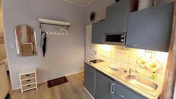 Fridge, microwave, stovetop, coffee/tea maker