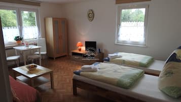 1 Schlafzimmer, Reisekinderbett, kostenloses WLAN, Bettwäsche