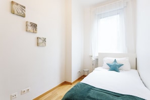2 habitaciones, escritorio, tabla de planchar con plancha y wifi gratis 