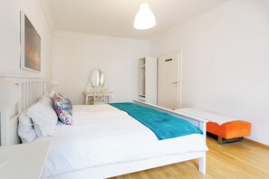 2 habitaciones, escritorio, tabla de planchar con plancha y wifi gratis 