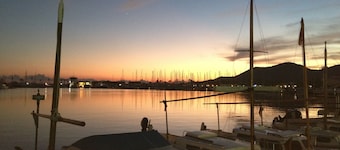 Casa tranquilamente situada para 4 personas con jardín, terraza con vistas al mar