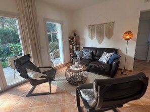 Smart TV, fireplace, books, stereo - Quietly located 4-person vacation home with garden, roof terrace with sea view (Mallorca)