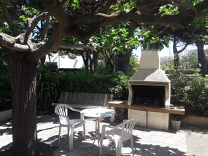 تناول الطعام بالخارج