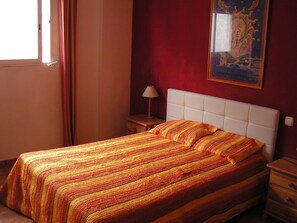 2 slaapkamers, een bureau, wifi