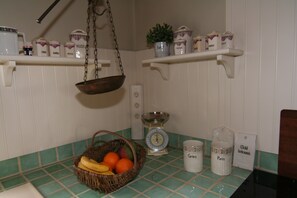 冰箱、微波炉、烤箱、炉灶