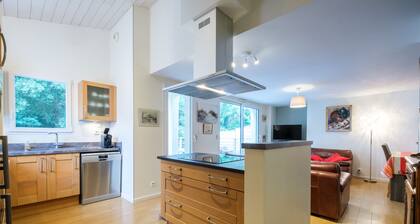 Jolie maison récente, tout confort, au calme, à 500 m de la plage et du port.