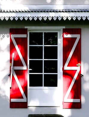 Exterior detail - Cardinal - an exceptional house overlooking the Niagara waterfall (Ste Suzanne)
