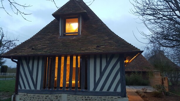 A traditional half-timbered house with a steeply pitched roof and a small dormer window. - AN INDEPENDENT HOUSE FOR 4 PEOPLE AT PONT L'EVEQUE, BETWEEN HONFLEUR AND DEAUVILLE  (Coudray-Rabut)