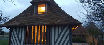 AN INDEPENDENT HOUSE FOR 4 PEOPLE AT PONT L'EVEQUE, BETWEEN HONFLEUR AND DEAUVILLE 