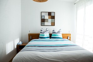 2 bedrooms, iron/ironing board, travel cot, free WiFi