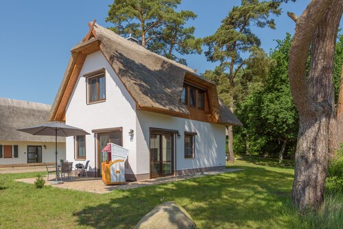 Fantastic thatched-roof vacation home on the Szczecin Lagoon - relaxation at any time of year