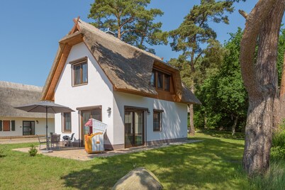 Fantastic thatched-roof vacation home on the Szczecin Lagoon - relaxation at any time of year