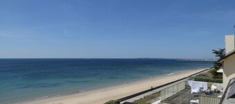 3 room apartment with direct access to Bonne Source beach