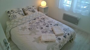 1 soverom, strykejern/-brett, wi-fi (inkludert) og sengetøy