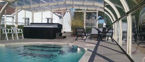 Piscine couverte, piscine extérieure