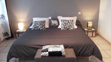 2 makuuhuonetta, silitysrauta/-lauta, Wi-Fi, vuodevaatteet