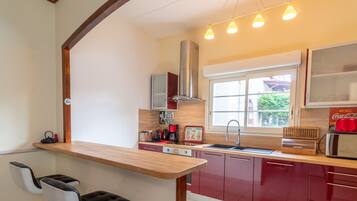 Dining tables, kitchen islands