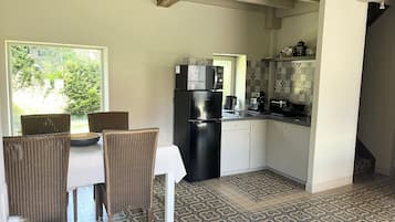 Fridge, microwave, stovetop, coffee/tea maker