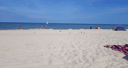 Apartamento moderno en ubicación directa de playa / PISCINA / sauna / W-LAN, estacionamiento subterráneo incluido