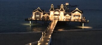 Appartement moderne dans un emplacement direct sur la plage / PISCINE / sauna / W-LAN, parking souterrain inclus