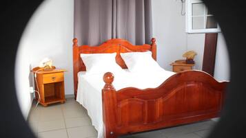 2 bedrooms, desk, iron/ironing board, travel crib