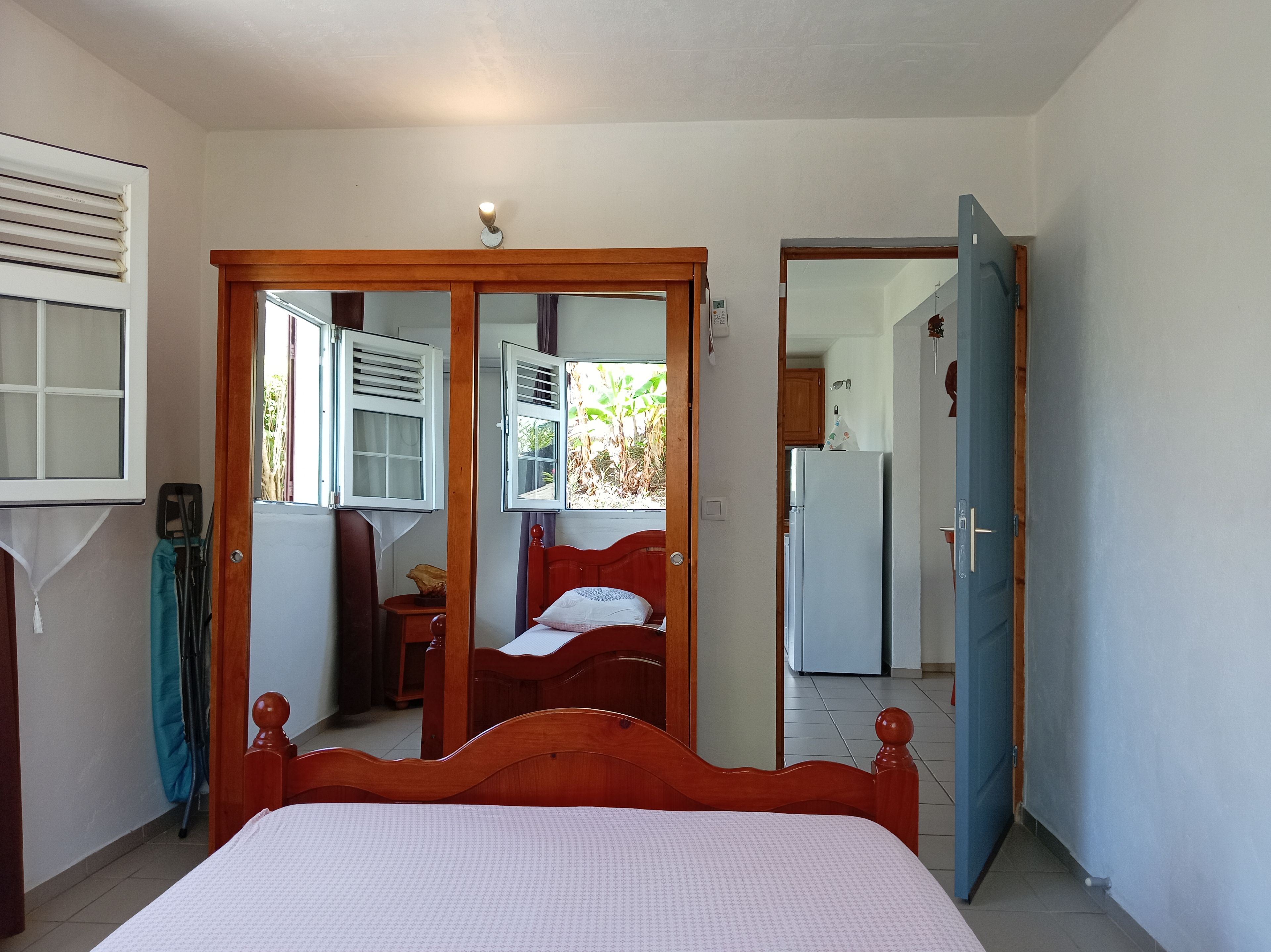 2 bedrooms, desk, iron/ironing board, travel crib