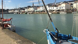 A harbor with boats docked, a pier, and buildings in the background. - Mobilhome family 6/7 Persons (Saint-Brevin-Les-Pins)