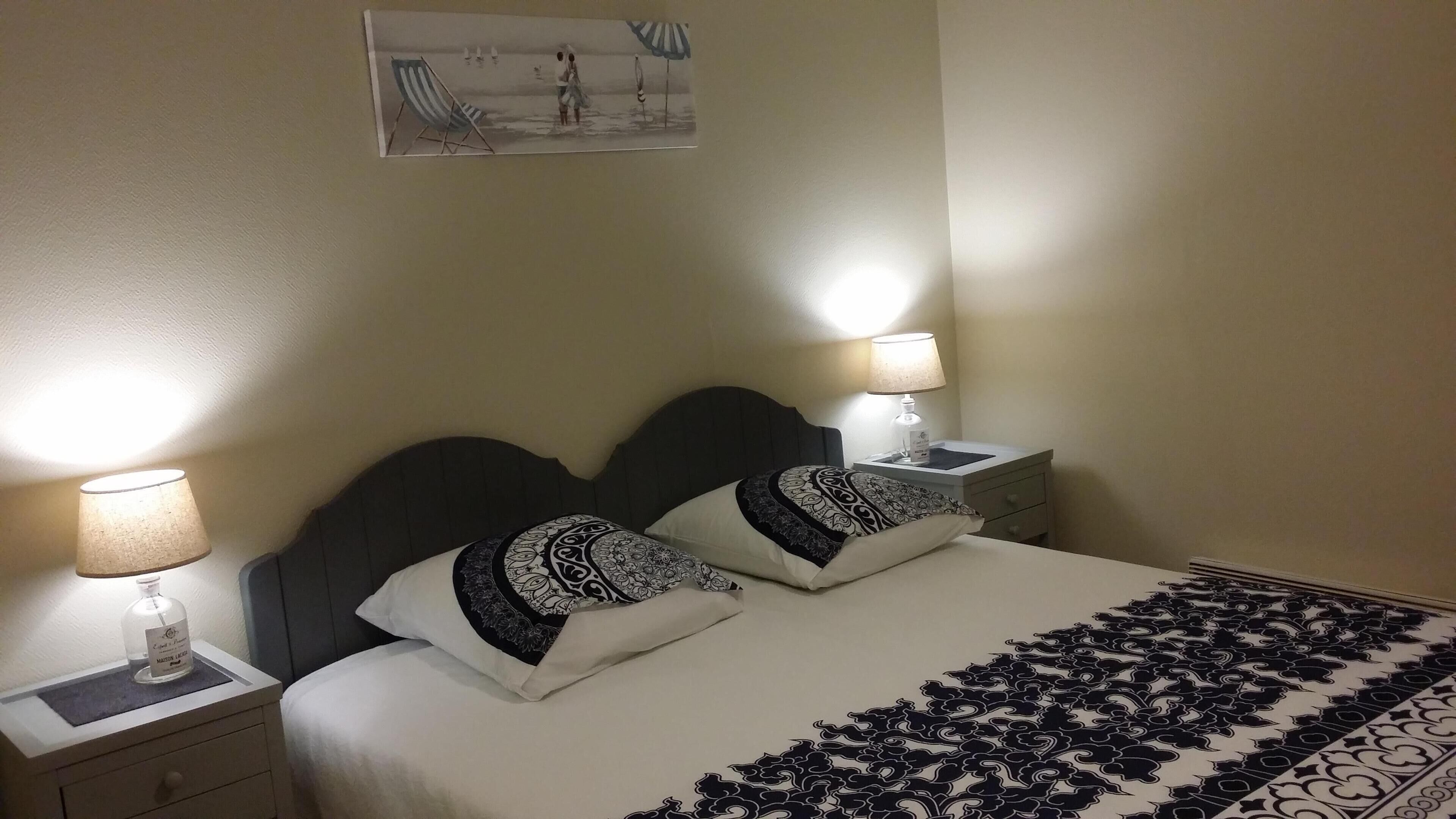 1 chambre, fer et planche à repasser, Wi-Fi, draps fournis