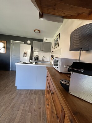 Fridge, microwave, oven, stovetop - QUALITY CHALET *** WITH SWIMMING POOL SOUTHERN ALPS AND THALASSOTHERAPY NEARBY (Dévoluy)
