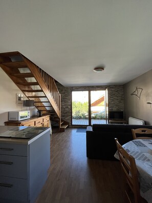 تلفزيون إل إي دي، مشغل دي في دي، كُتُب، مكتبة فيديو