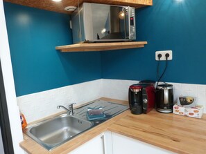 Refrigerador, microondas, horno, placa de cocina