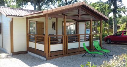 AZUR: Chalet in residential park in the heart of a pine forest, near beaches and golf.