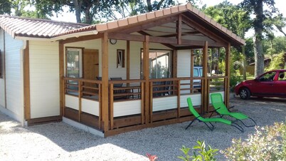 AZUR: Chalet in residential park in the heart of a pine forest, near beaches and golf.