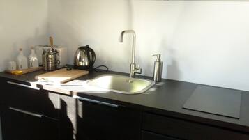 KĂŒhlschrank, Mikrowelle, Ofen, Herdplatte