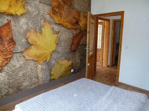 1 habitación, tabla de planchar con plancha, wifi y ropa de cama 