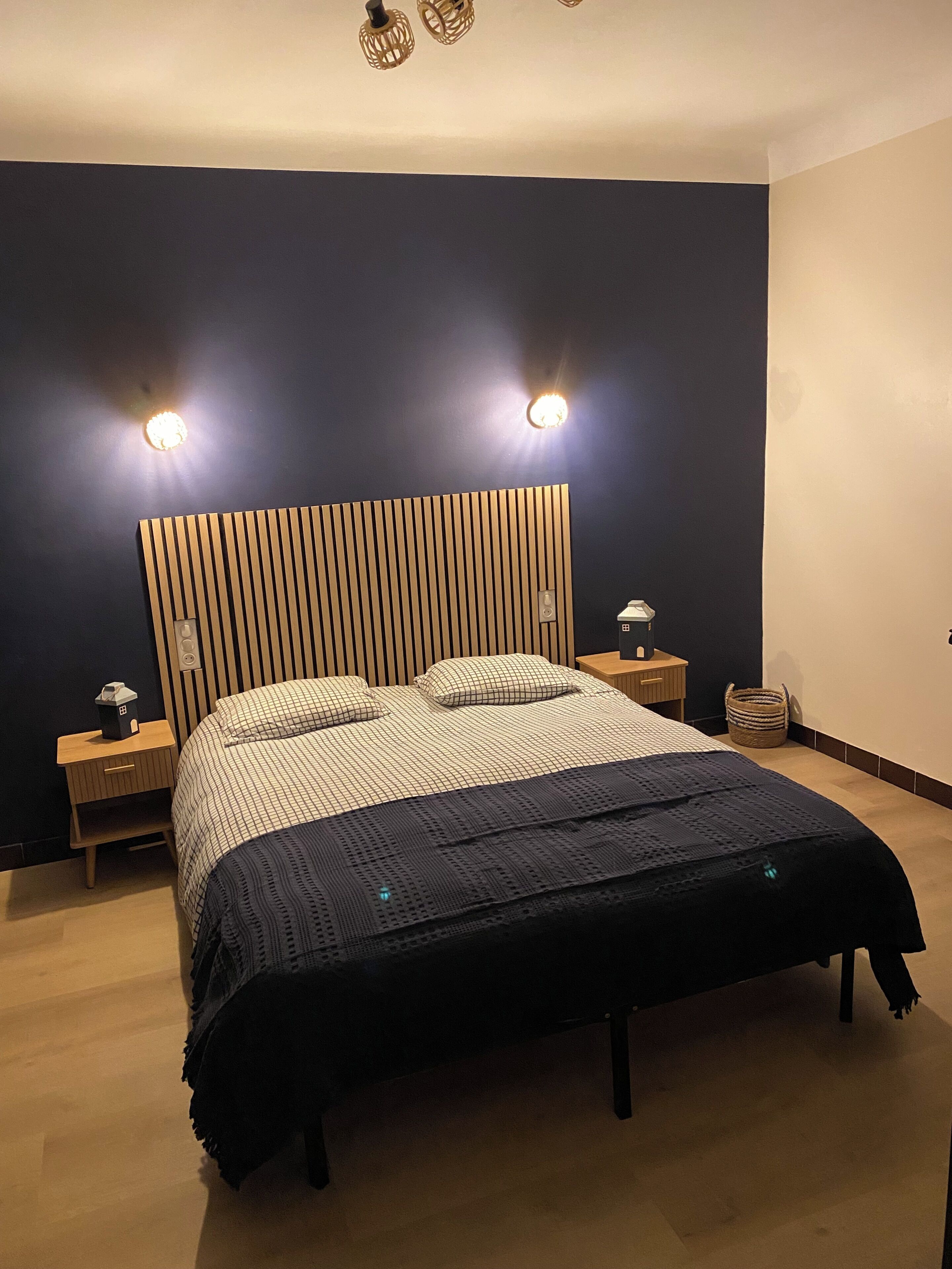 2 slaapkamers, een strijkplank/strijkijzer, reisbedje, wifi