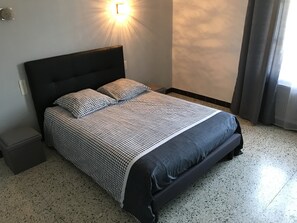 2 bedrooms, iron/ironing board, travel cot, WiFi