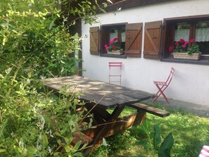 تناول الطعام بالخارج