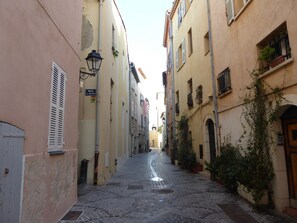 Exterior - Nice quiet apartment with pool near beach and city. (Antibes)