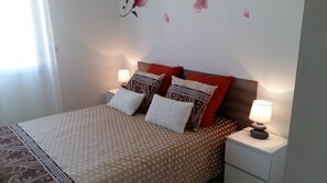 1 bedroom, iron/ironing board, travel cot, free WiFi - Nice quiet apartment with pool near beach and city. (Antibes)