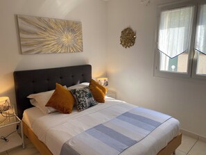 3 bedrooms, desk, iron/ironing board, travel cot