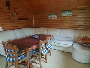 Dining - Casa de Férias com Sauna, Churrasqueira Kota e Banheira de Hidromassagem na Praia Heeder See! (Heede)