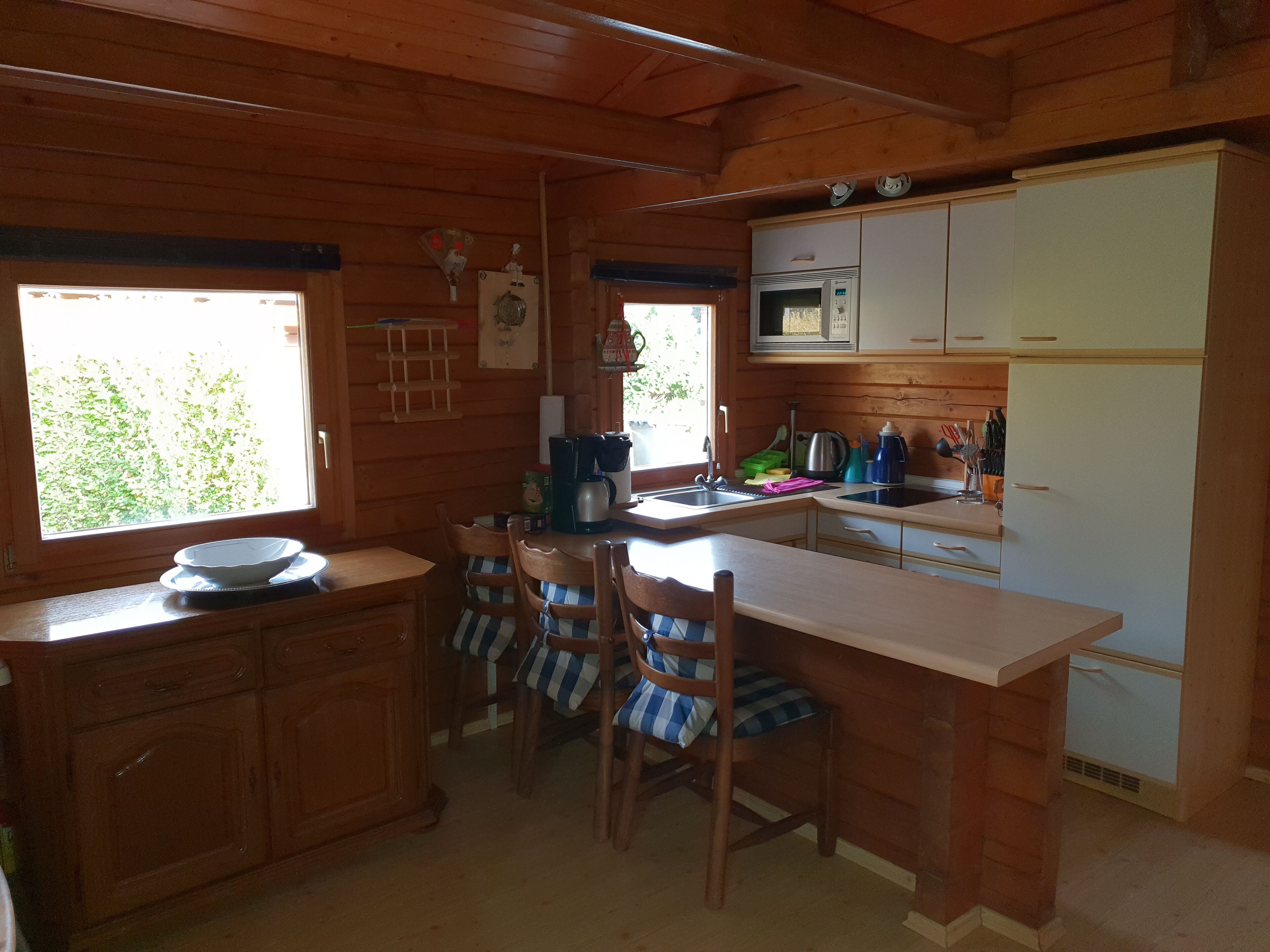 Geladeira, micro-ondas, fogão, cooktop