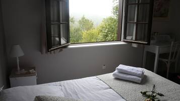 5 makuuhuonetta, silitysrauta/-lauta, internet, vuodevaatteet