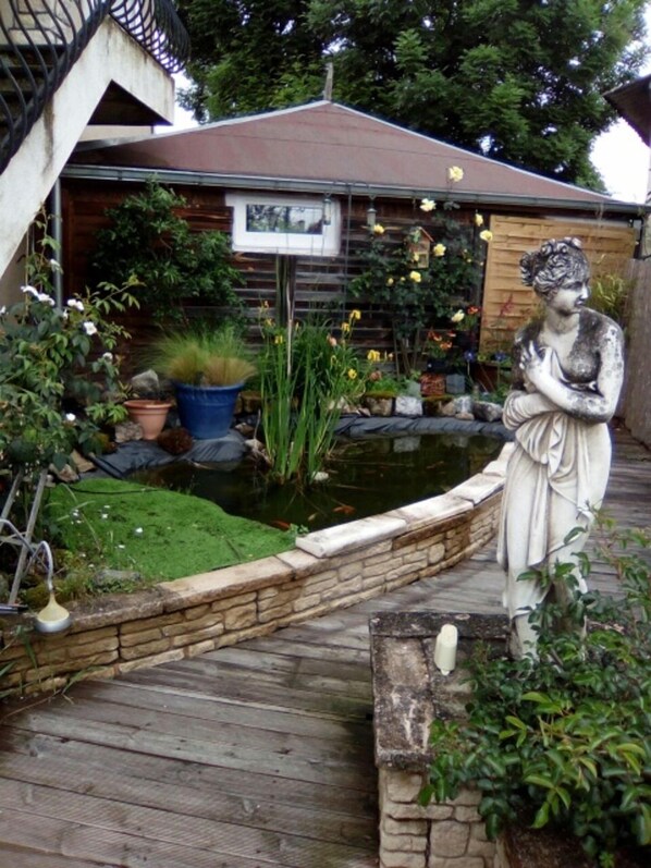 Property grounds - comfortable contemporary apartment **** (Brugheas)