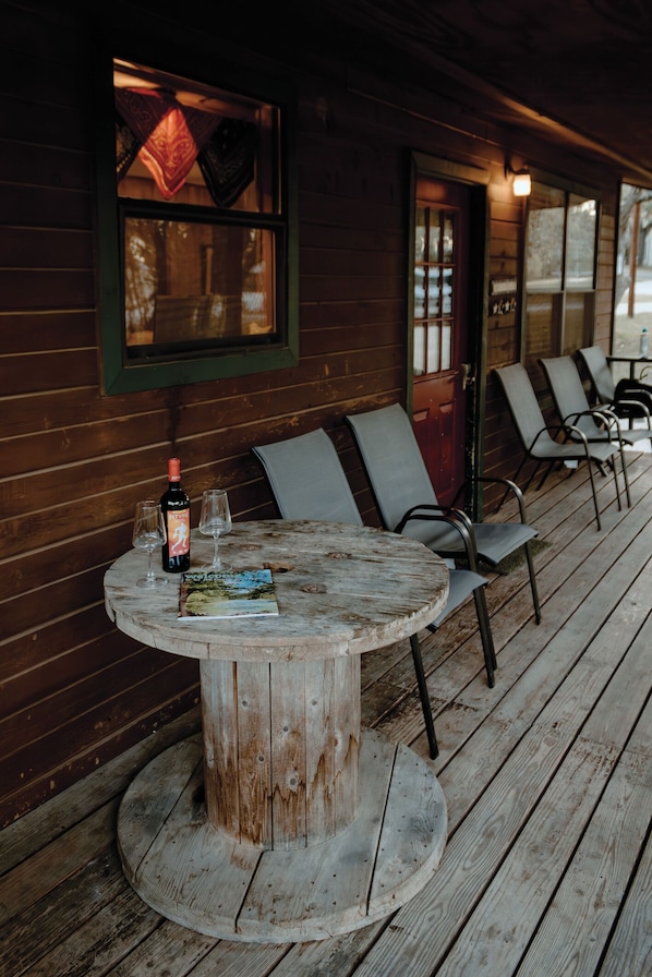 Outdoor dining - The Bandera Cabin 3BD/1Bath @ Whiskey Mountain - Great Location! (Leakey)