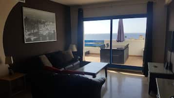 TV connectée, lecteur de DVD, livres, vidéothÚque