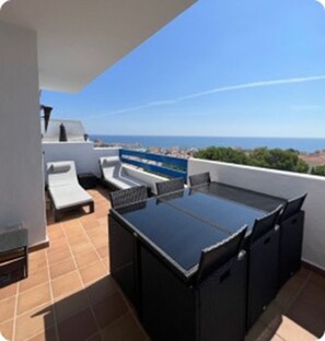Outdoor dining - MAGNIFICENT VIEW - ANY COMFORT - AC - WIFI - TV SAT - NEAR BEACH AND MARINA (La Duquesa - San Luis de Sabinillas - Manilva)