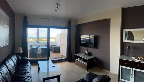 Smart TV, DVD player, books, video library - MAGNIFICENT VIEW - ANY COMFORT - AC - WIFI - TV SAT - NEAR BEACH AND MARINA (La Duquesa - San Luis de Sabinillas - Manilva)